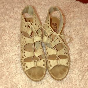 Drash wedge sandals!